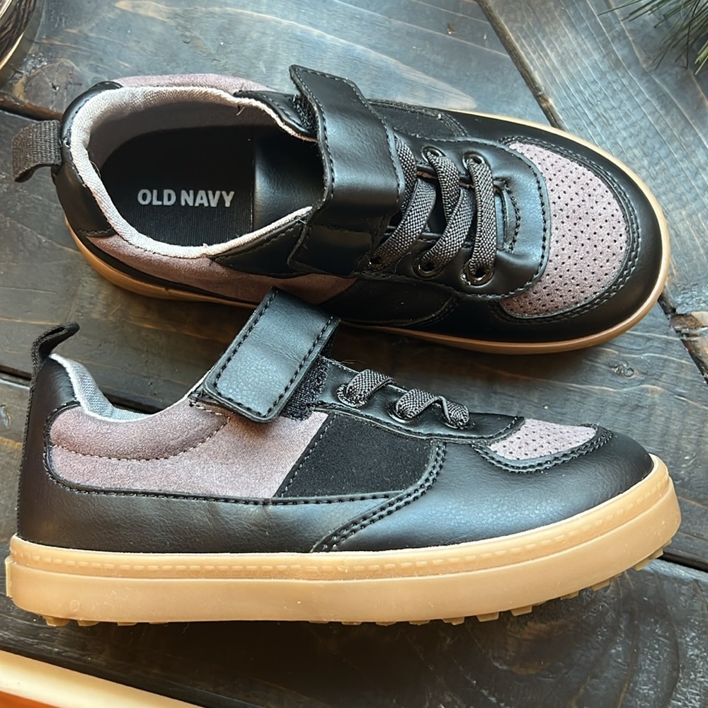 NWOT Old Navy Sneakers - Picture 2 of 7